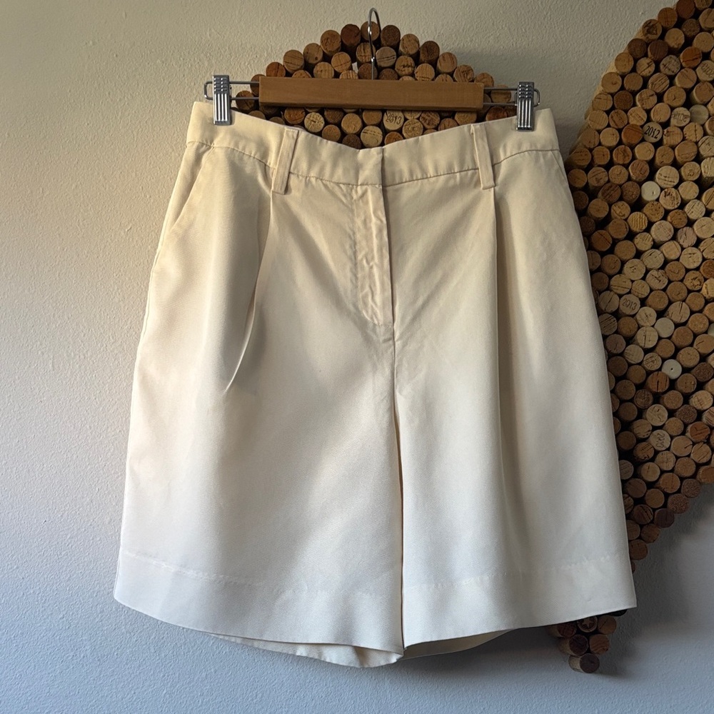 Reformation Liam Bermuda Shorts size 8 color Sugar (or cream?)